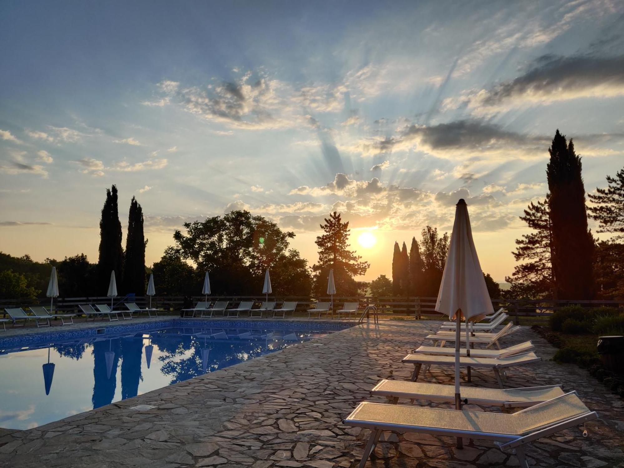 Fattoria Agriturismo Nerbona Casole dʼElsa Екстериор снимка